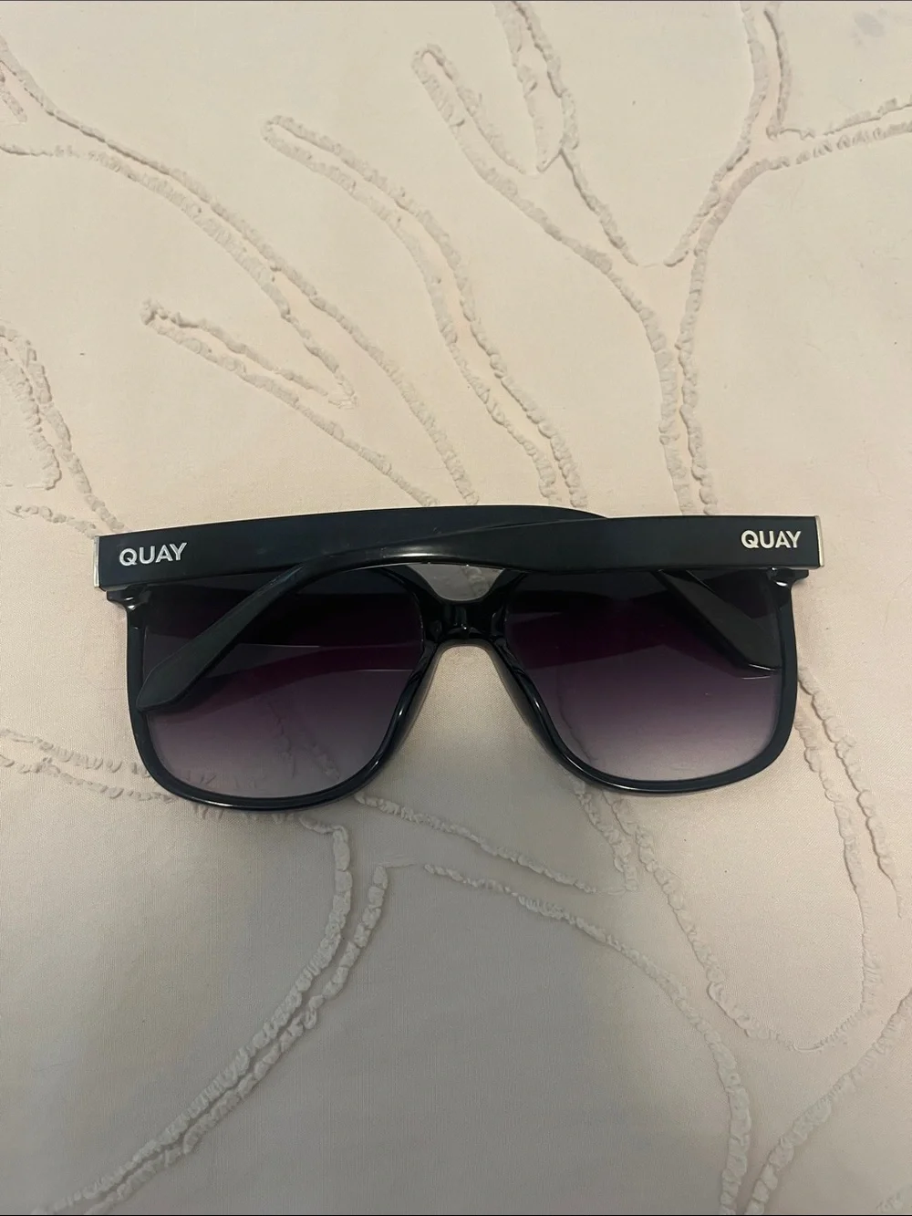 QUAY wide awake sunglasses